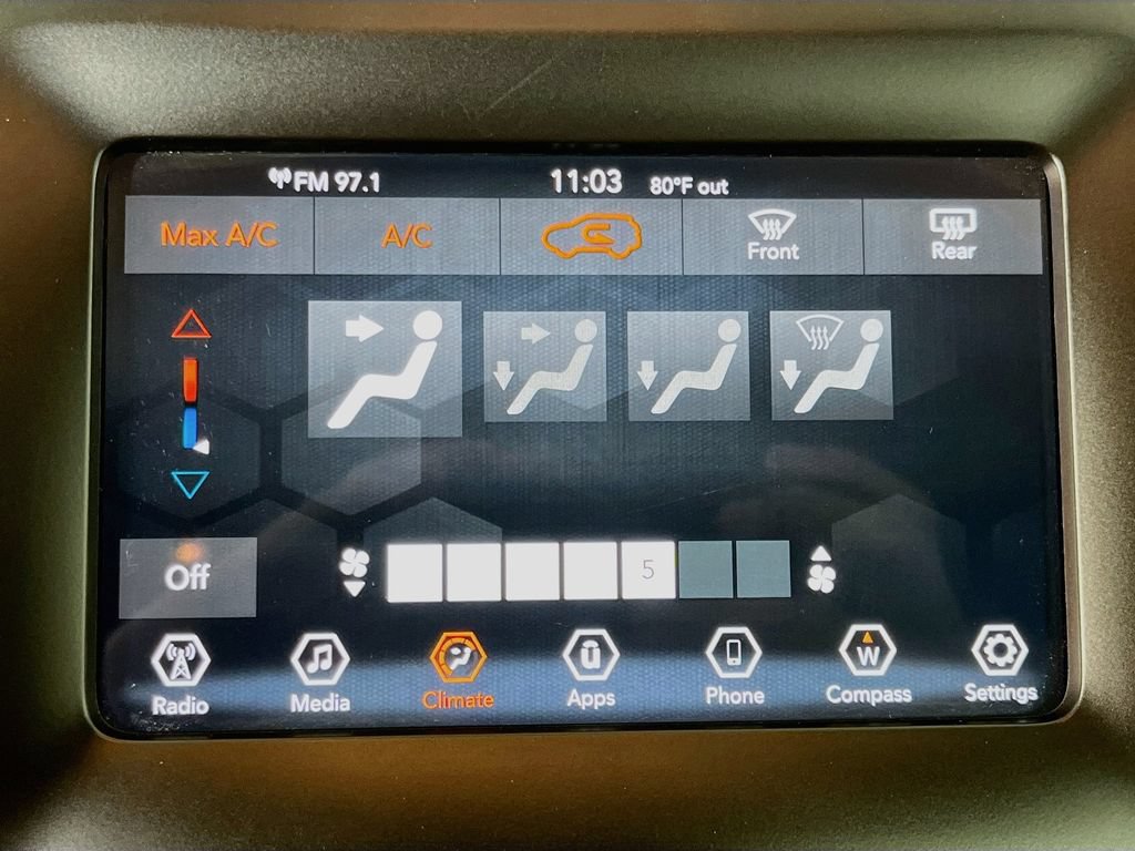 Used 2020 Jeep Cherokee Latitude Plus FWD image 20
