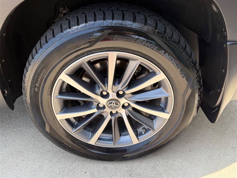 Used 2019 Toyota Highlander XLE AWD/4WD image 26