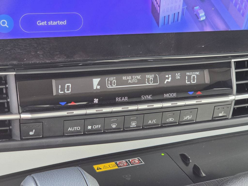 Used 2025 Toyota Sienna XLE FWD image 20