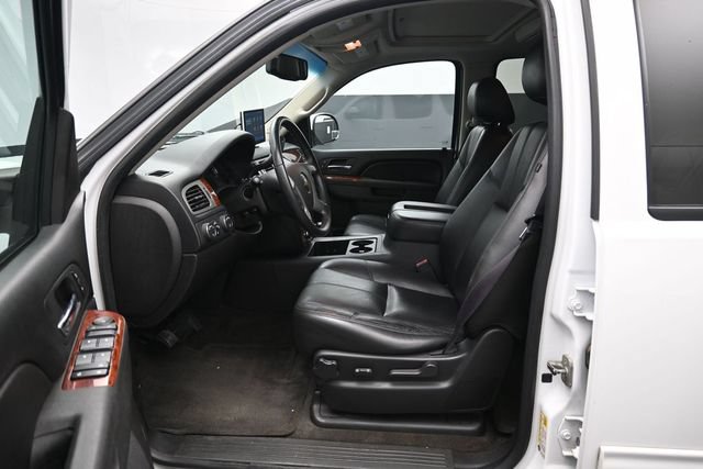 Used 2014 Chevrolet Suburban LT AWD/4WD image 9