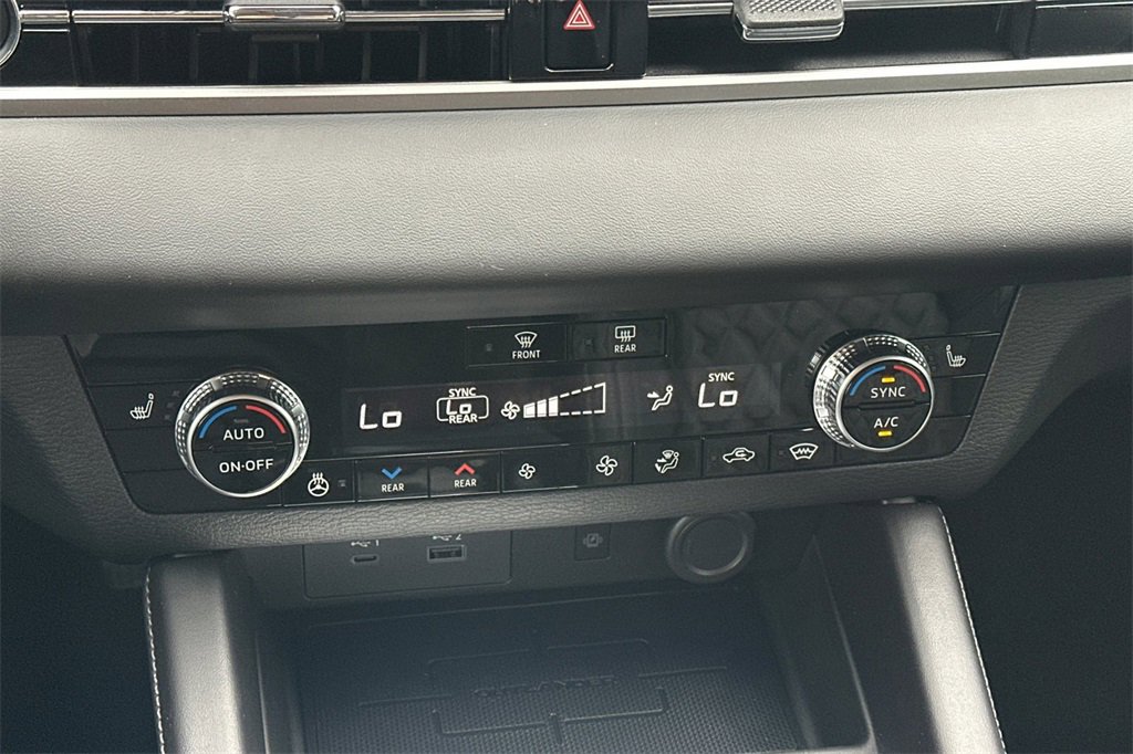 New 2025 Mitsubishi Outlander SEL image 21