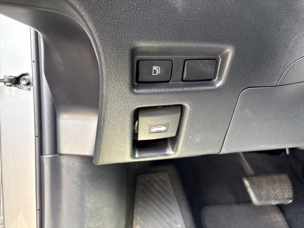 Used 2022 Lexus UX 200 w/ Accessory Package (Z1) FWD image 31