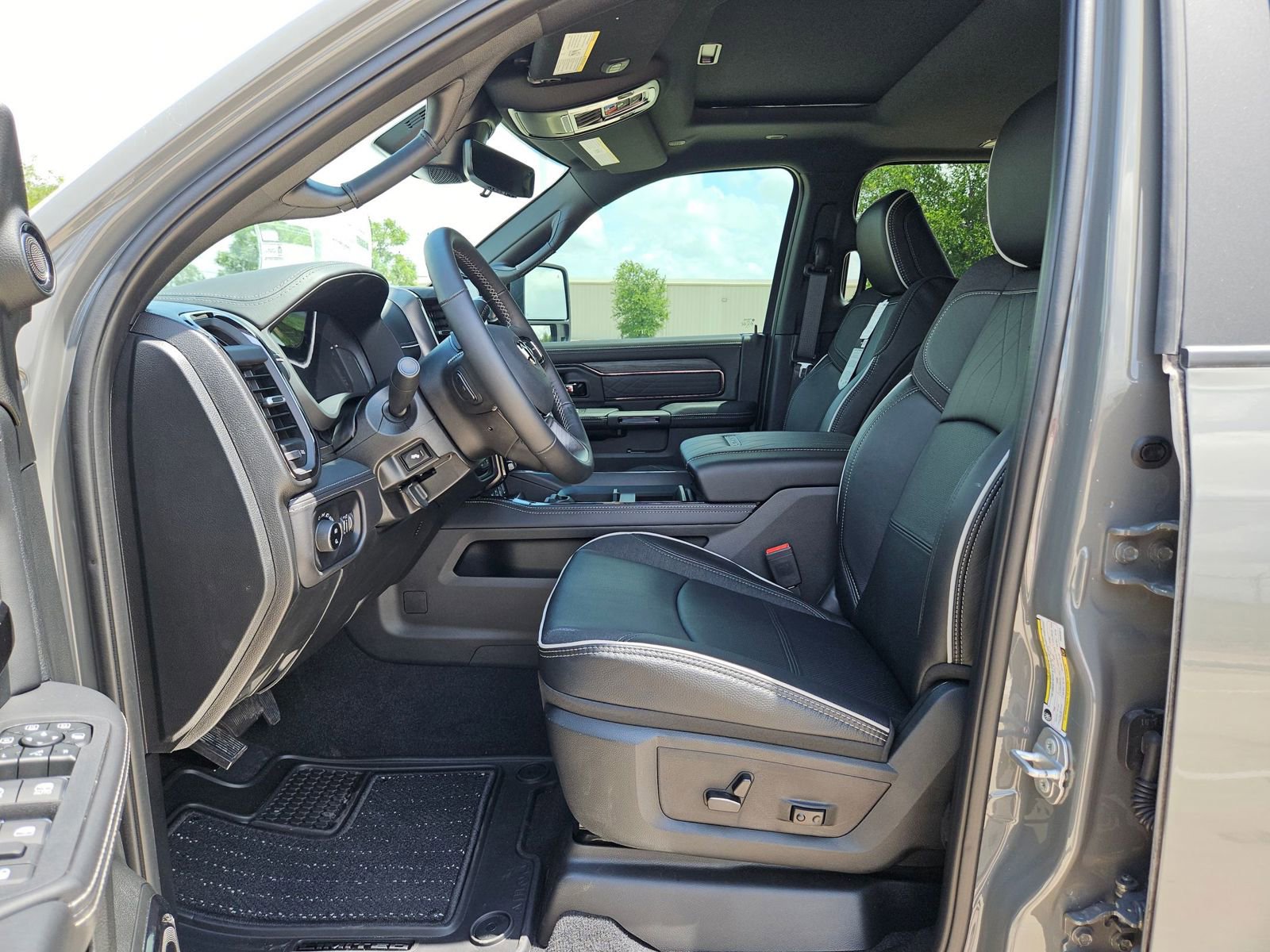 New 2026 RAM 2500 Limited AWD/4WD image 9