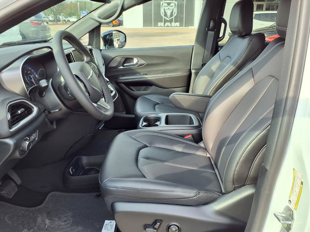 New 2026 Chrysler Voyager LX FWD image 11