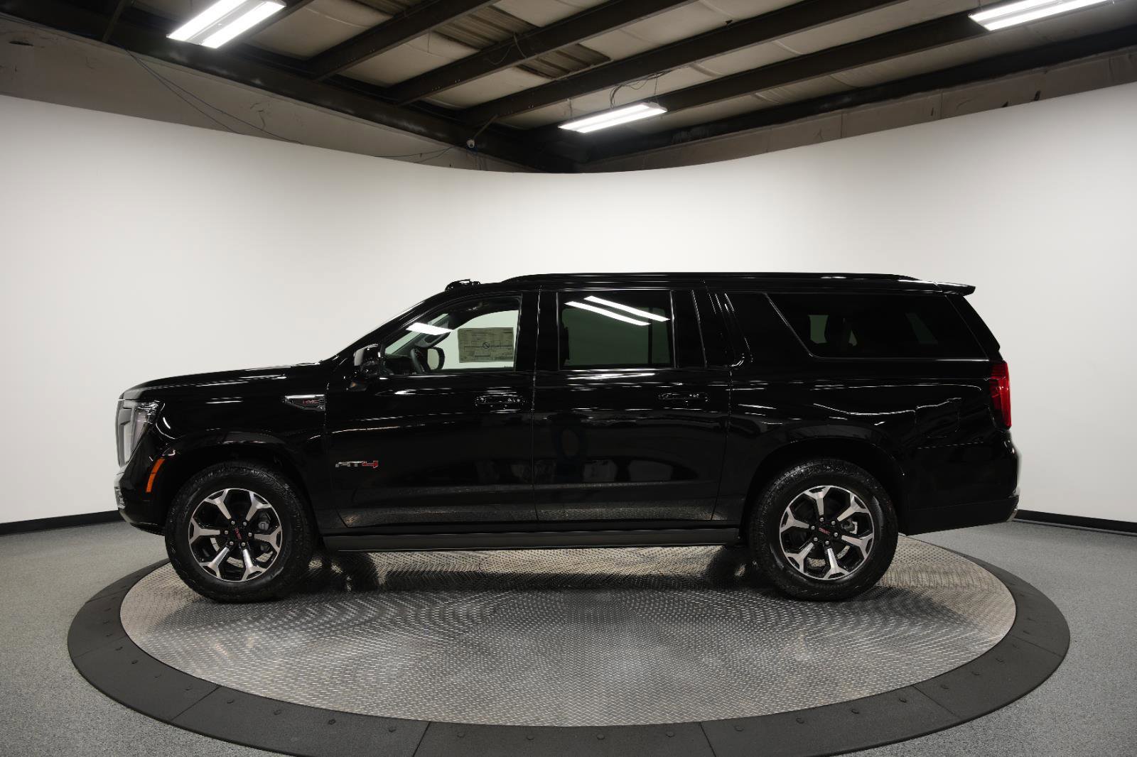 New 2026 GMC Yukon XL AT4 w/ AT4 Premium Plus Package AWD/4WD image 7