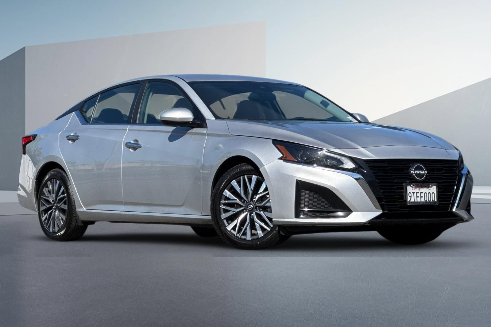 Certified 2023 Nissan Altima 2.5 SV FWD image 2