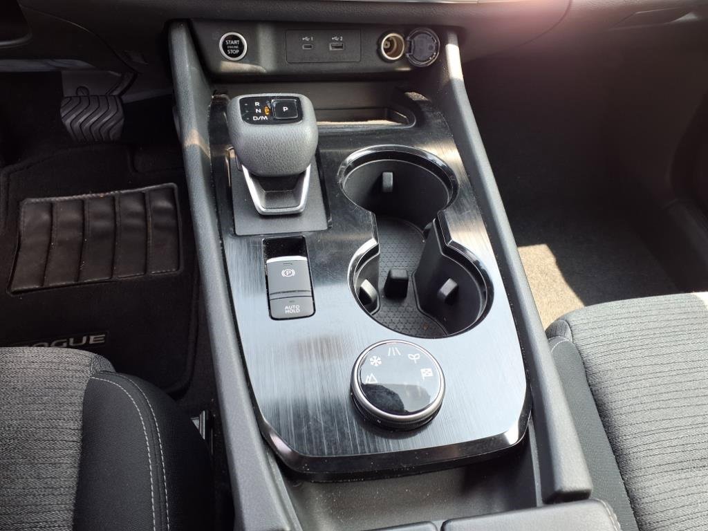 Used 2023 Nissan Rogue SV image 14