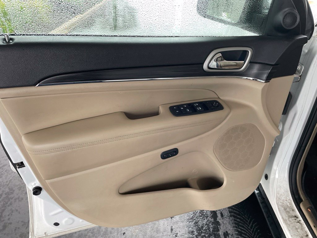 Used 2019 Jeep Grand Cherokee Limited w/ Luxury Group II AWD/4WD image 18