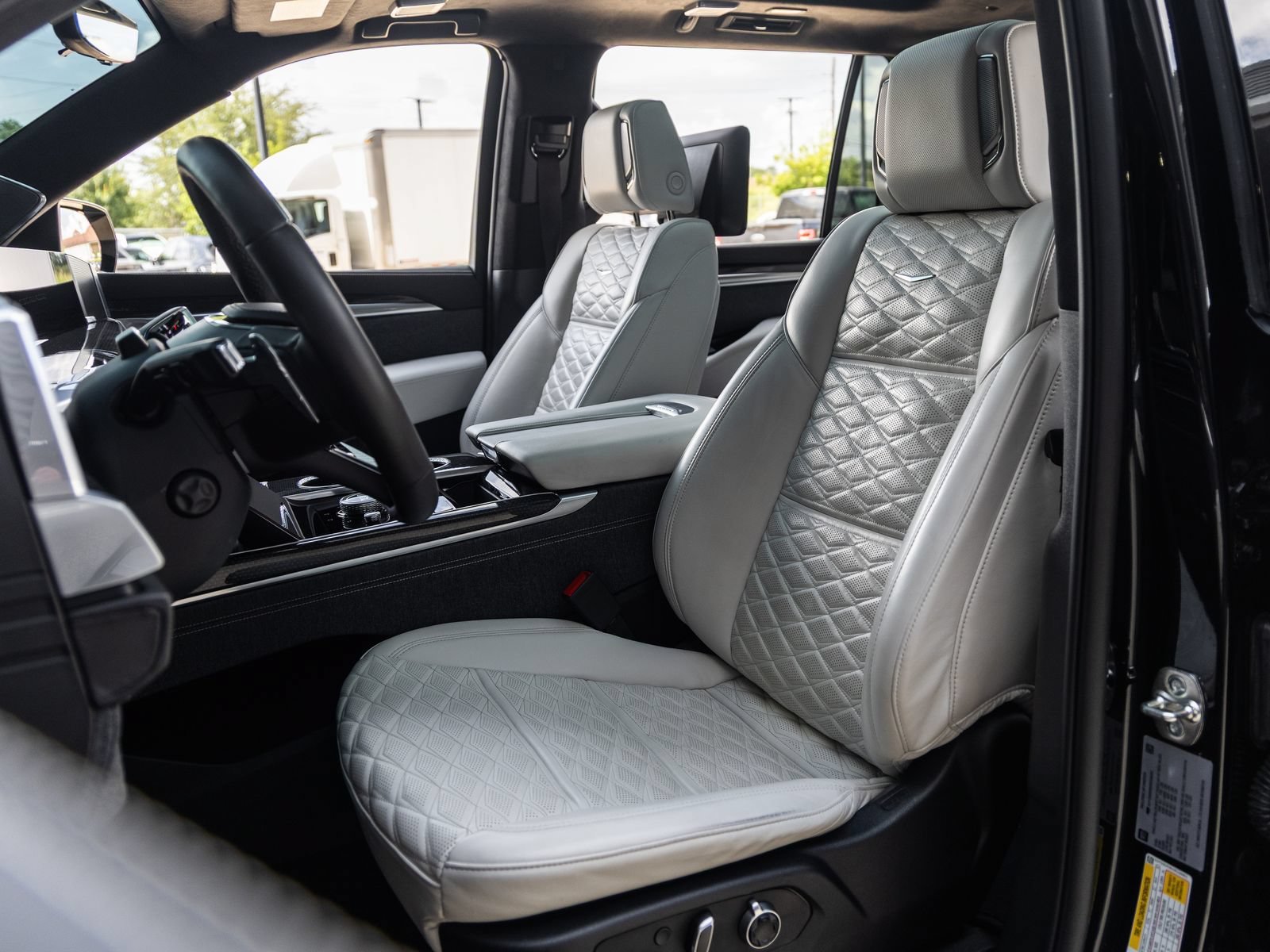 Used 2025 Cadillac Escalade ESV V AWD/4WD image 25