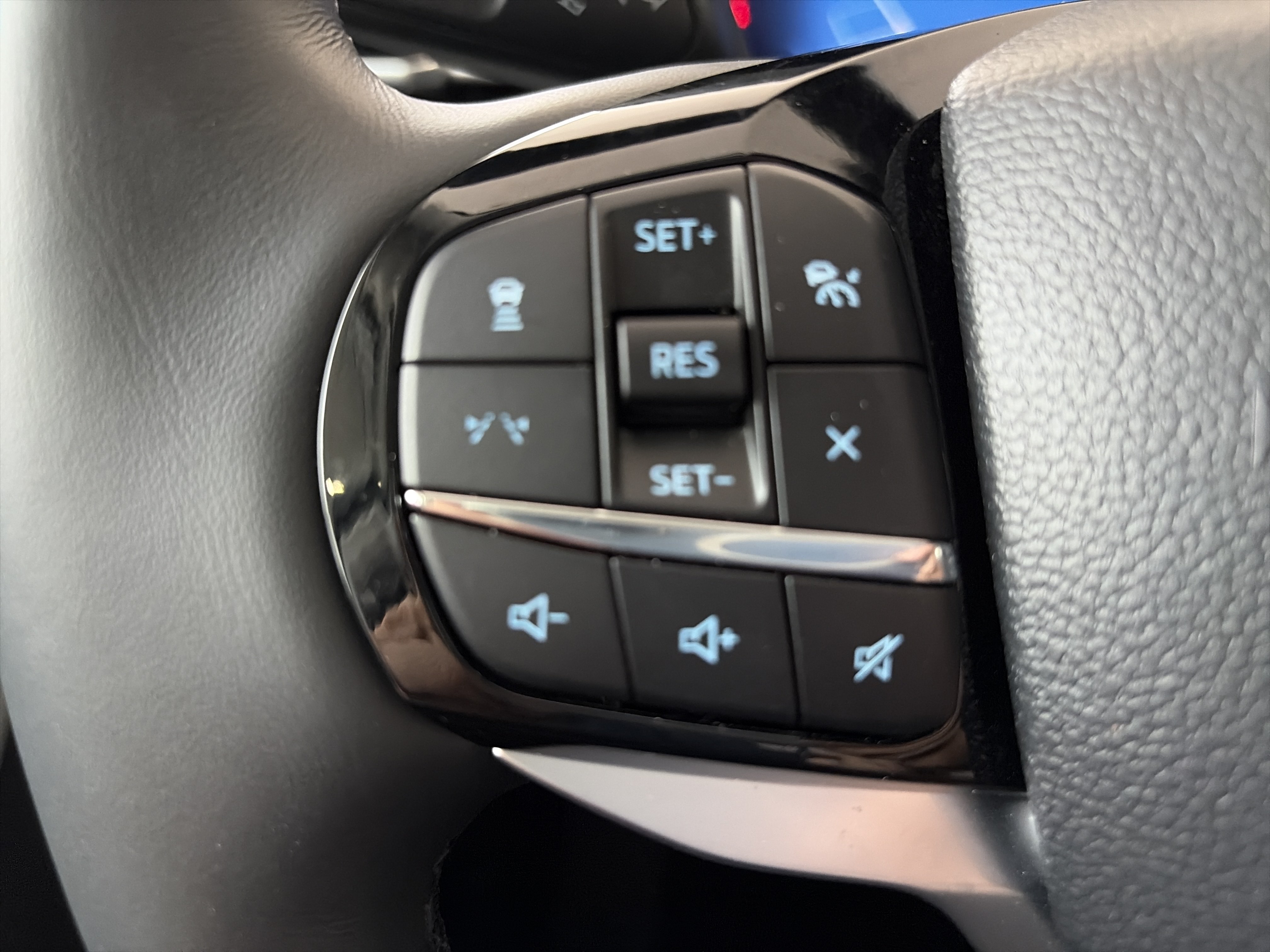 Used 2026 Ford Explorer Platinum w/ LUX Leather Package AWD/4WD image 24