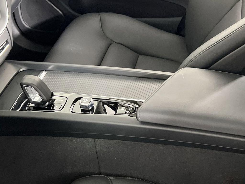 Certified 2025 Volvo XC60 B5 Core w/ Climate Package image 22