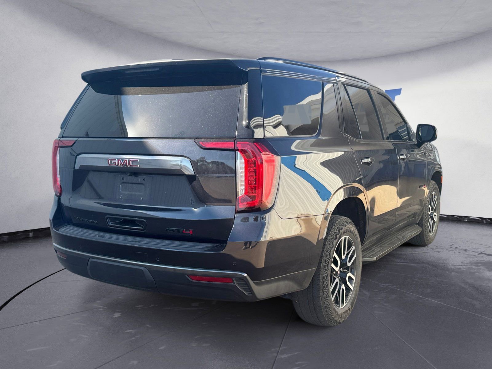 Used 2024 GMC Yukon AT4 w/ Technology Package image 5