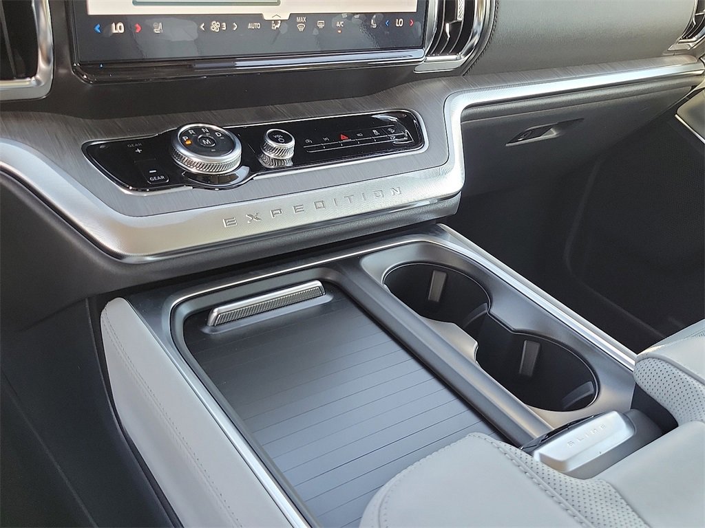 New 2025 Ford Expedition Platinum image 18