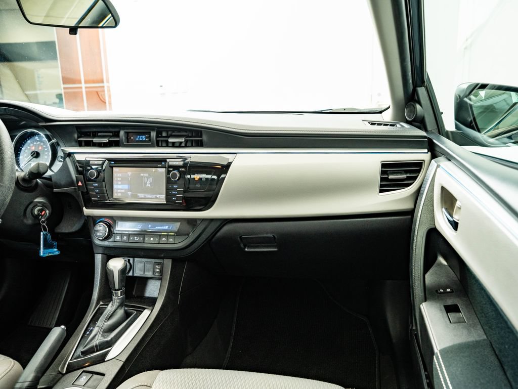 Used 2015 Toyota Corolla LE FWD image 46