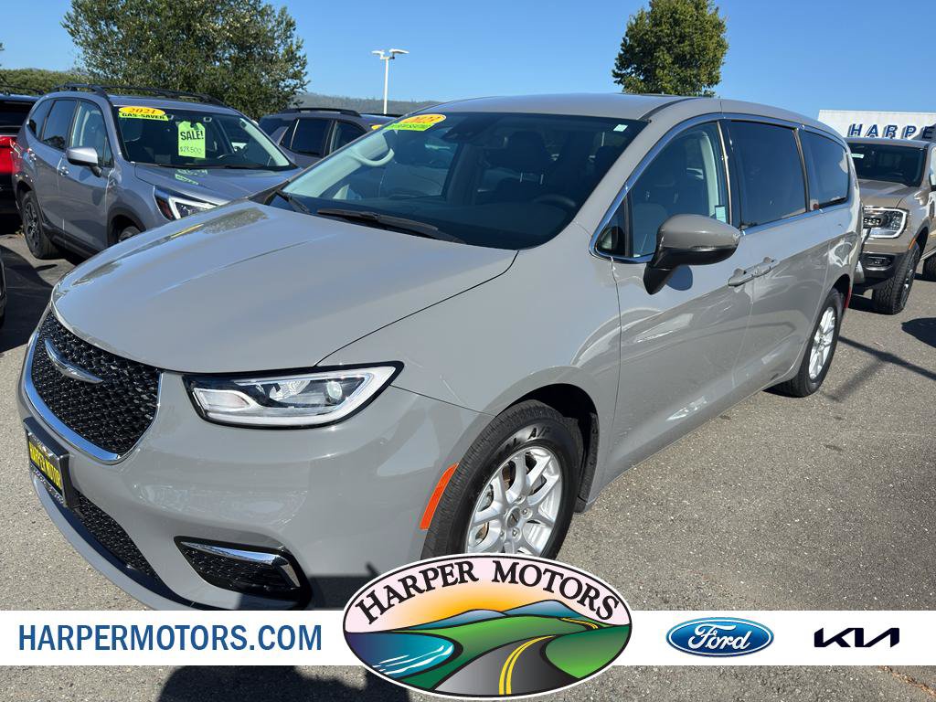 Used 2023 Chrysler Pacifica Touring-L