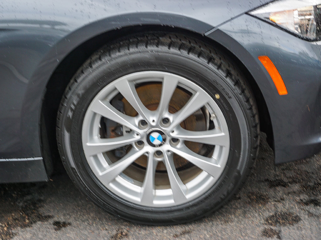 Used 2016 BMW 320i Sedan RWD image 10