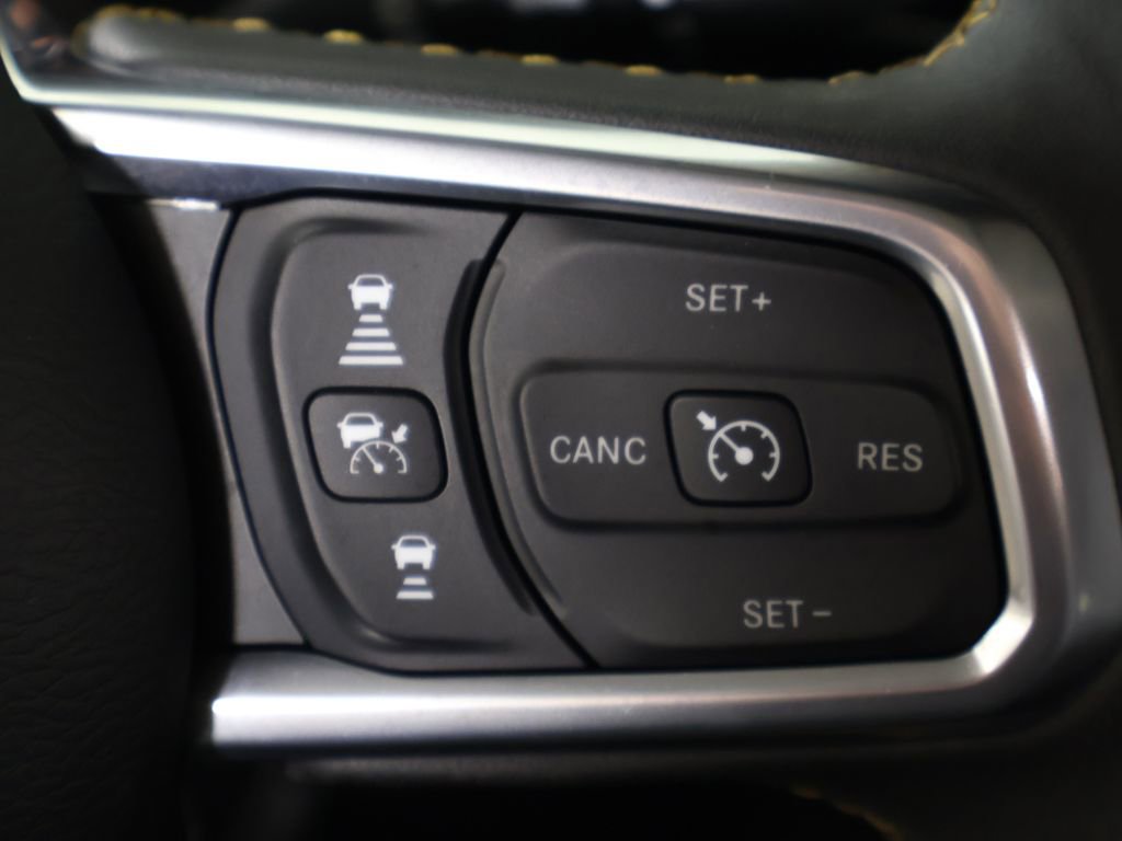 Used 2025 Jeep Wrangler Unlimited Sahara AWD/4WD image 36