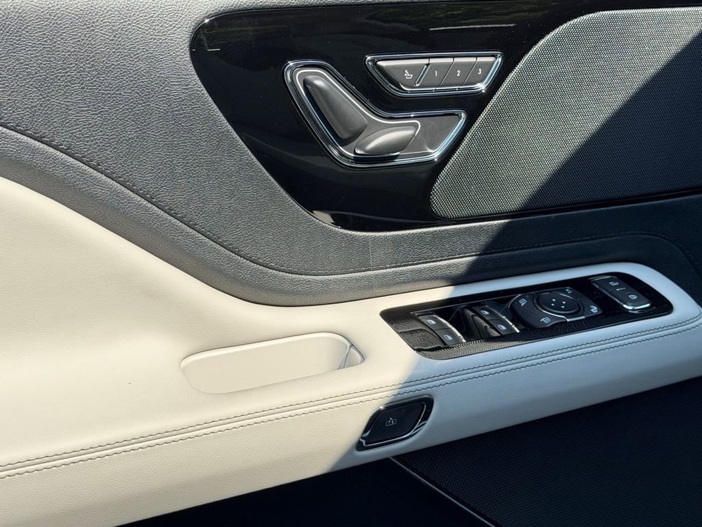 New 2026 Lincoln Aviator AWD image 12