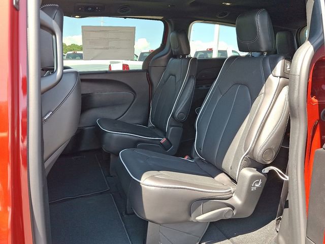 New 2026 Chrysler Pacifica Limited w/ S Appearance Package FWD image 5