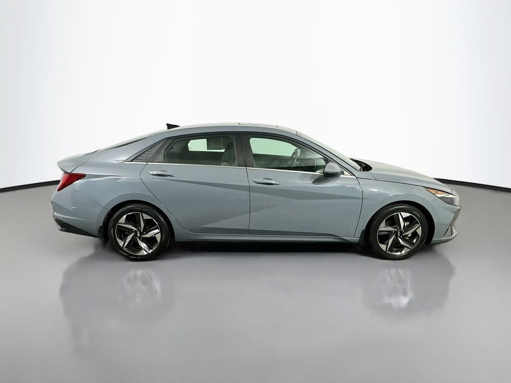 Used 2022 Hyundai Elantra SEL w/ Convenience + Premium Package FWD image 6