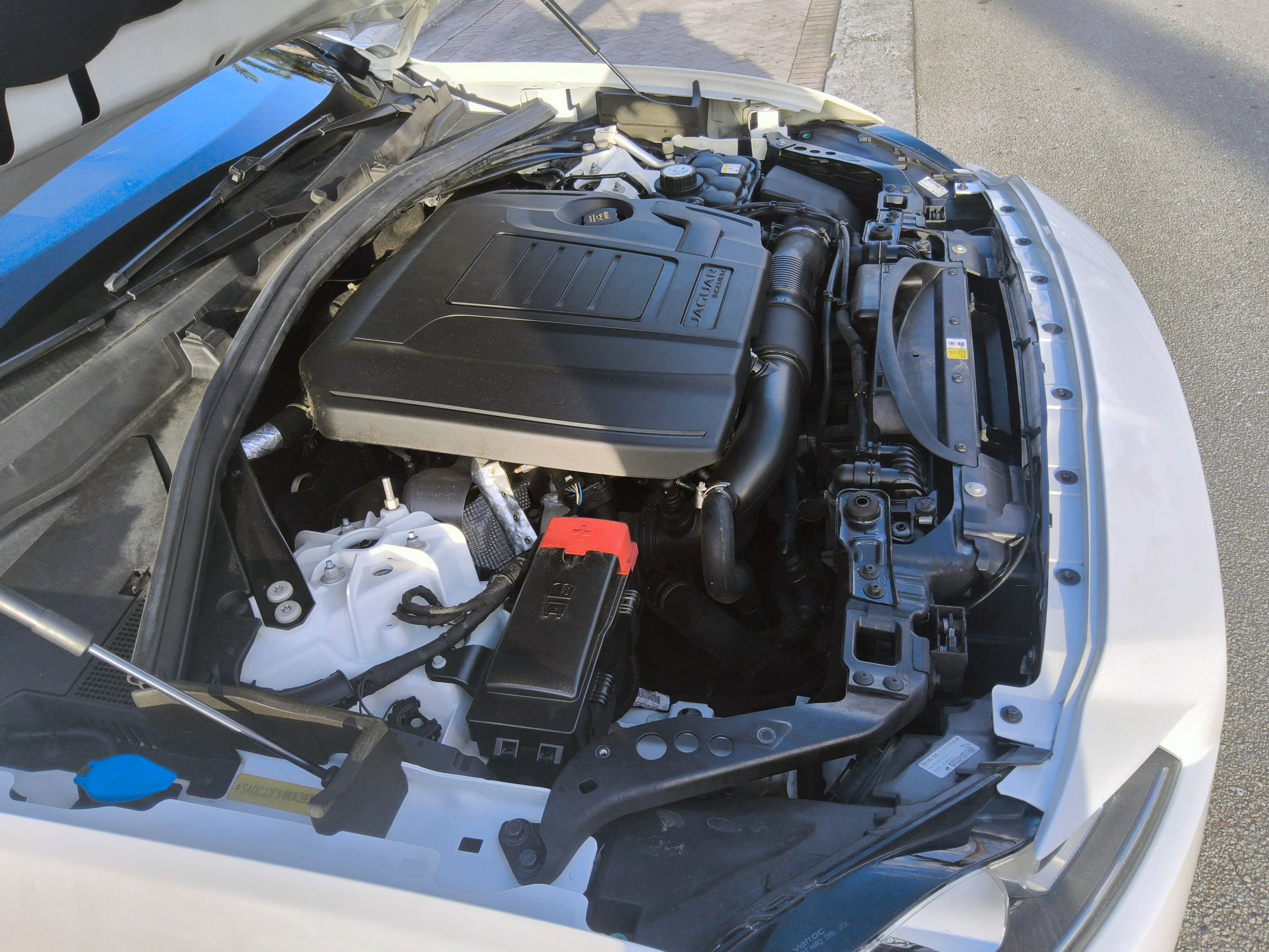 Used 2019 Jaguar F-PACE Premium image 39