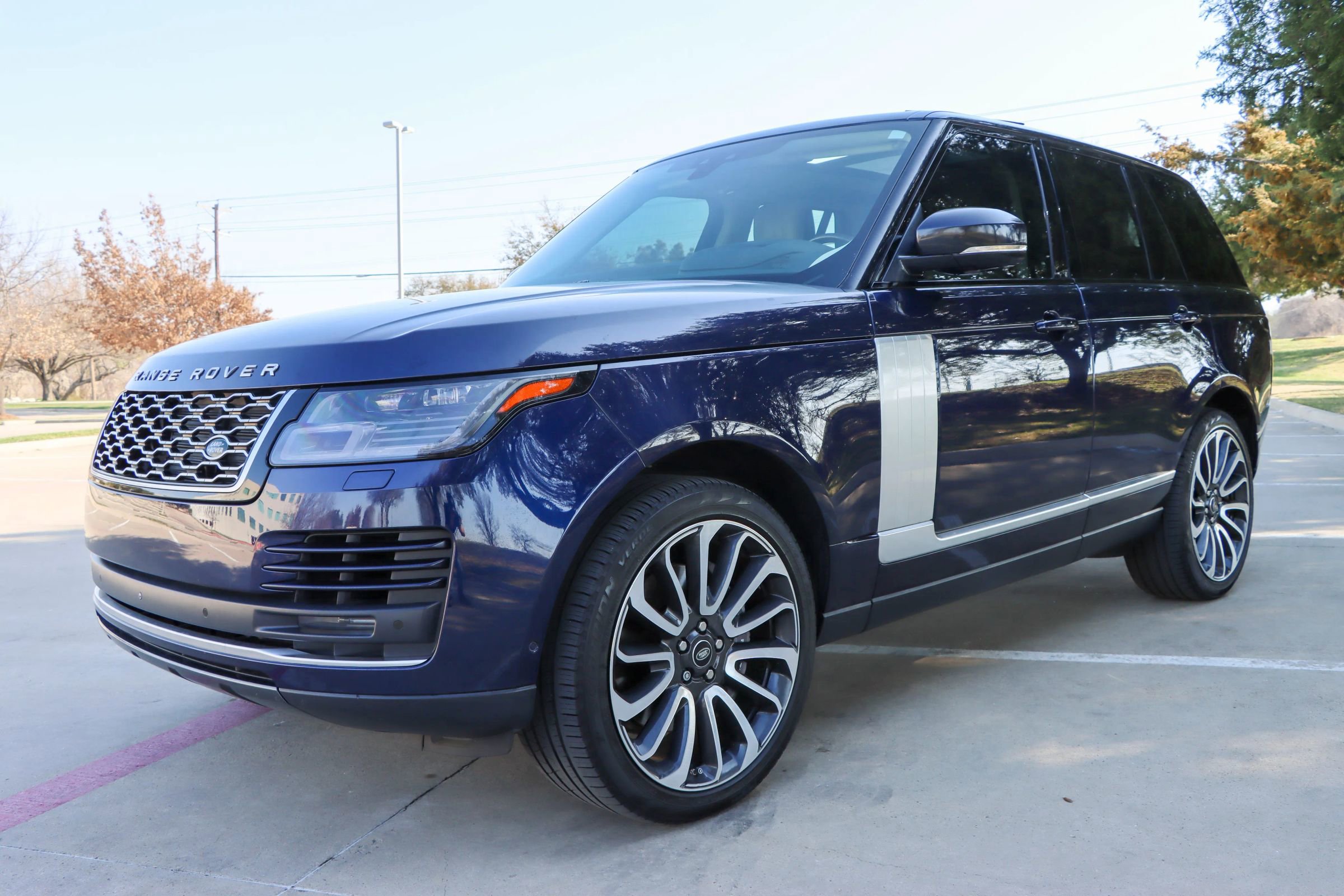 Used 2019 Land Rover Range Rover Supercharged AWD/4WD image 3