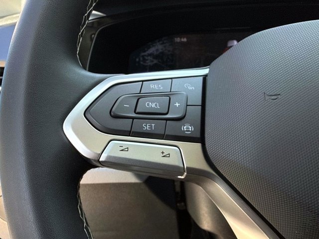 Used 2022 Volkswagen Taos SE image 32