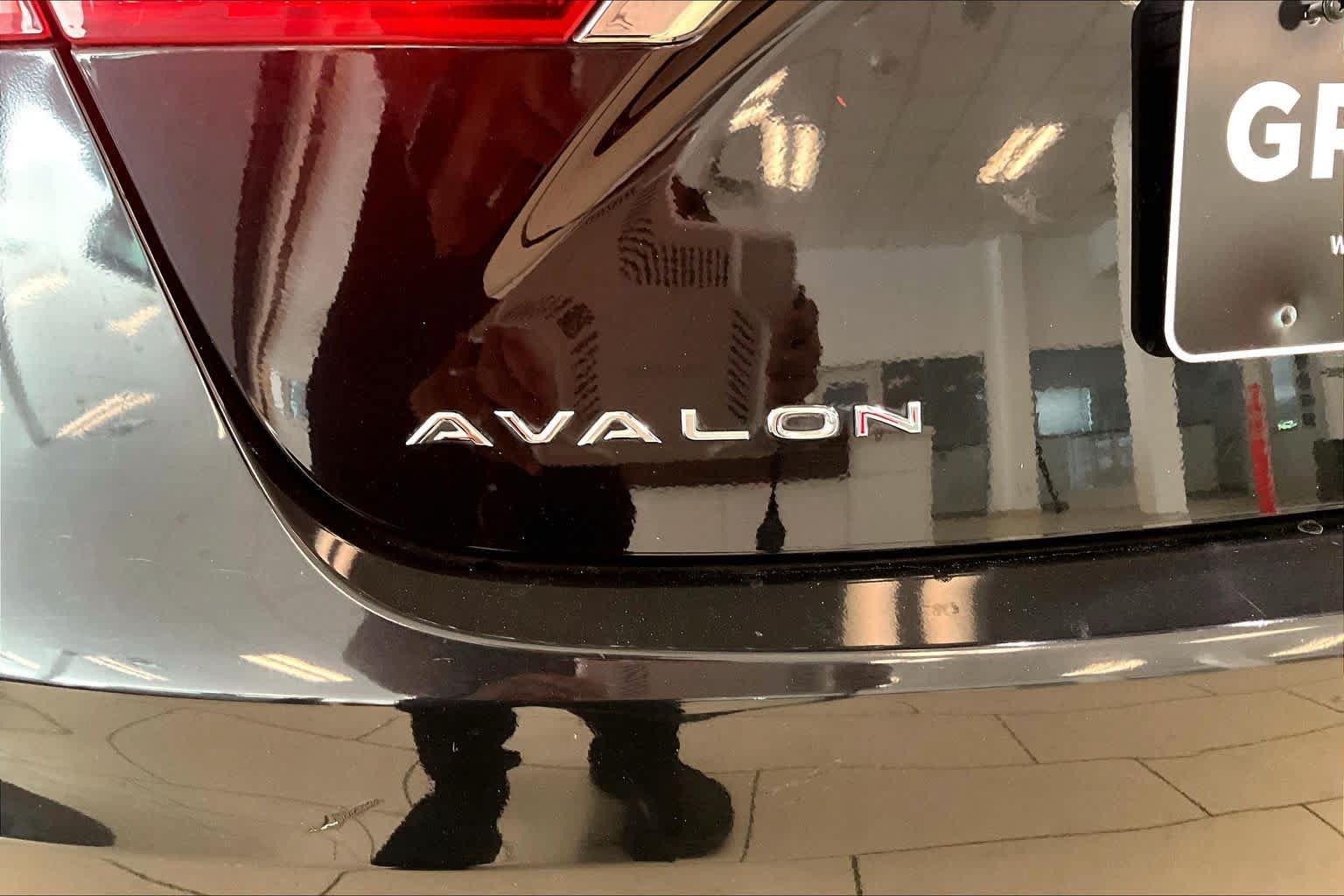 Used 2016 Toyota Avalon Touring FWD image 29