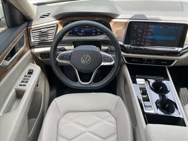 Used 2026 Volkswagen Atlas SE w/ Panoramic Sunroof Package FWD image 3
