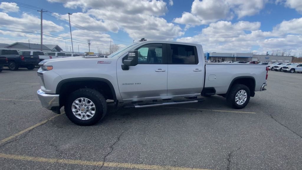 Used 2022 Chevrolet Silverado 3500 LT w/ Convenience Package AWD/4WD image 5