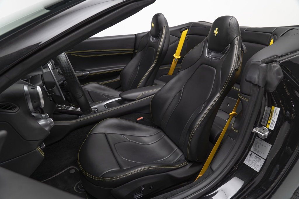 Used 2019 Ferrari Portofino image 3