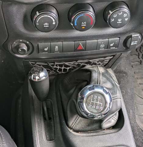 Used 2016 Jeep Wrangler Sahara AWD/4WD image 13