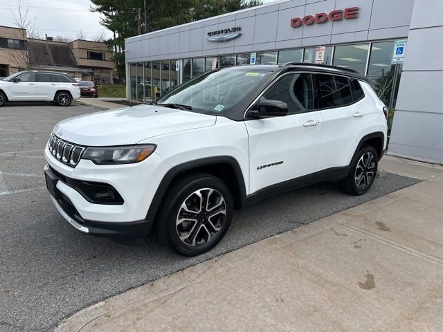 Certified 2022 Jeep Compass Limited image 3