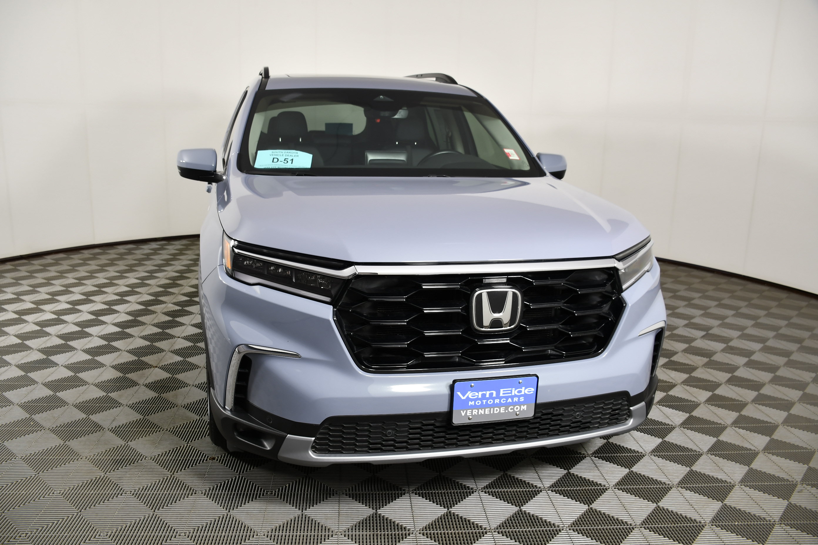 Certified 2025 Honda Pilot Touring image 3