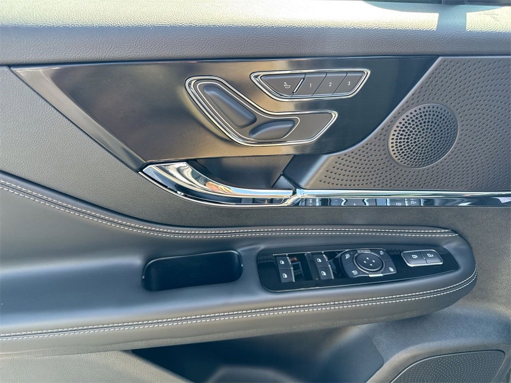 New 2025 Lincoln Corsair Reserve w/ Jet Appearance Package image 22