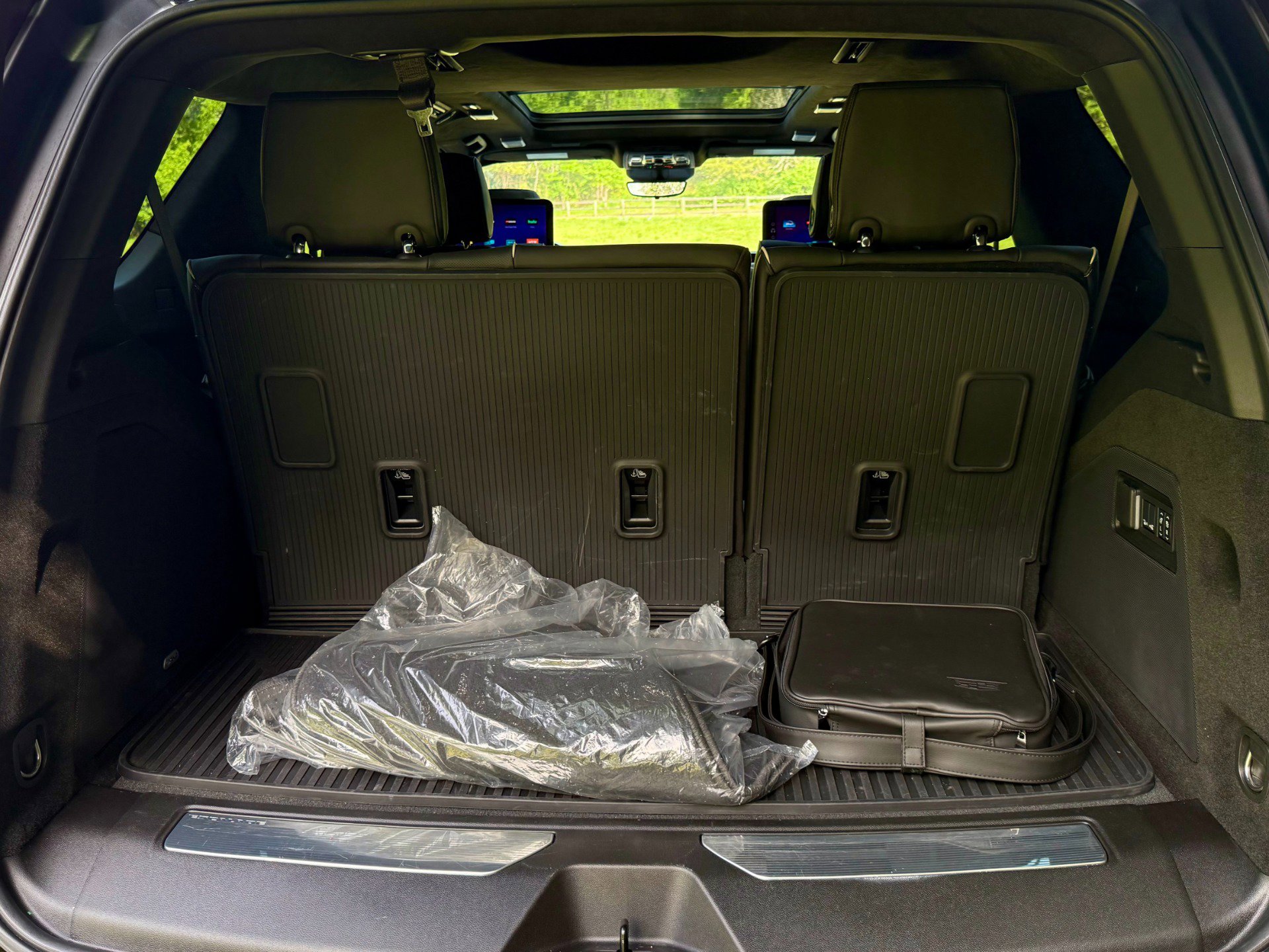 Used 2025 Cadillac Escalade Sport Platinum w/ LPO, ONYX Package image 34