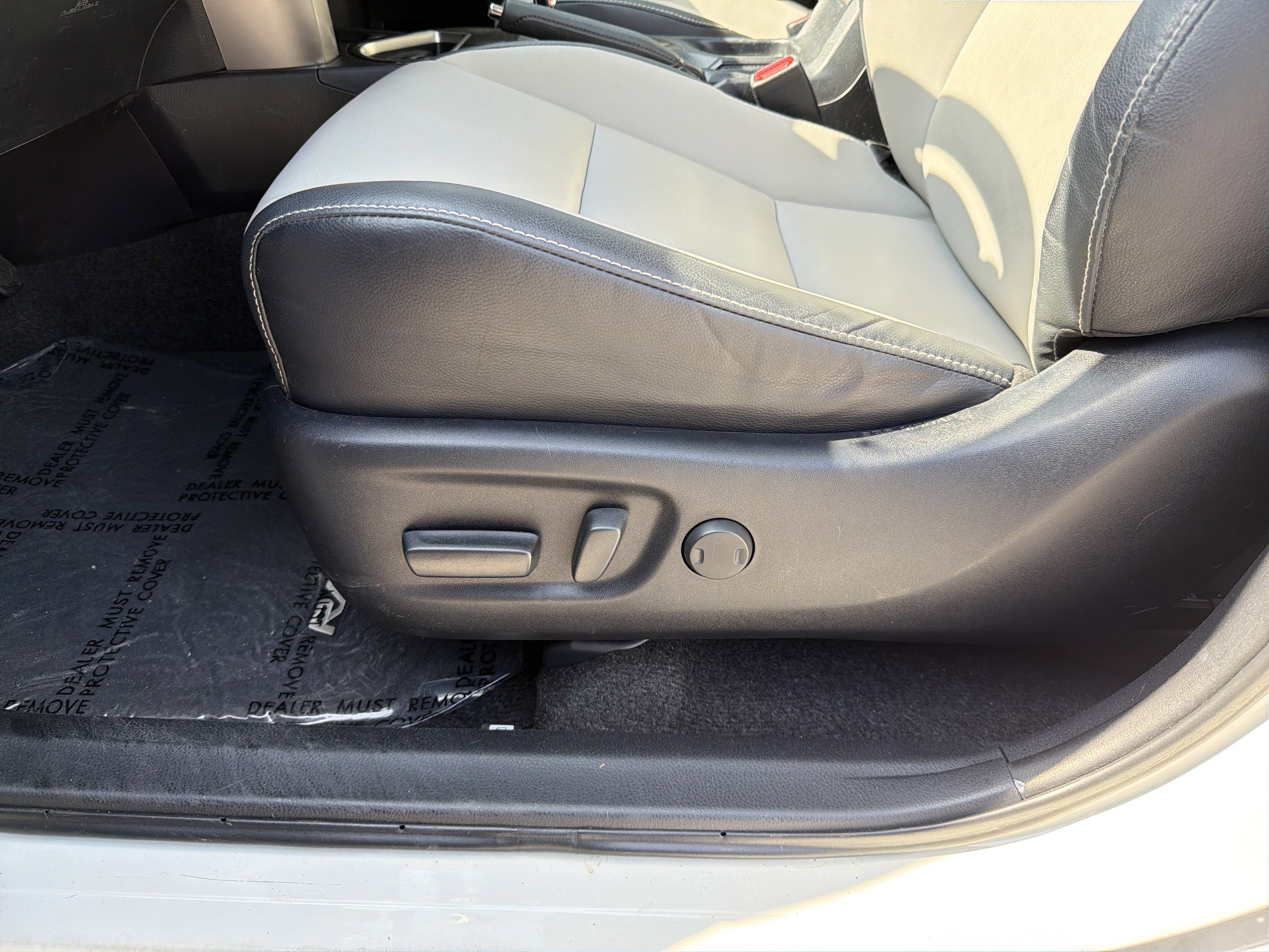 Used 2018 Toyota RAV4 Limited image 11