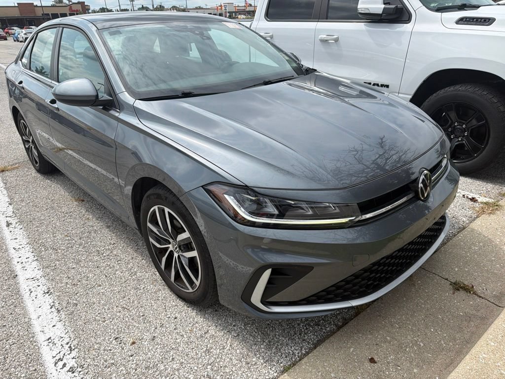 Used 2025 Volkswagen Jetta SE FWD image 7