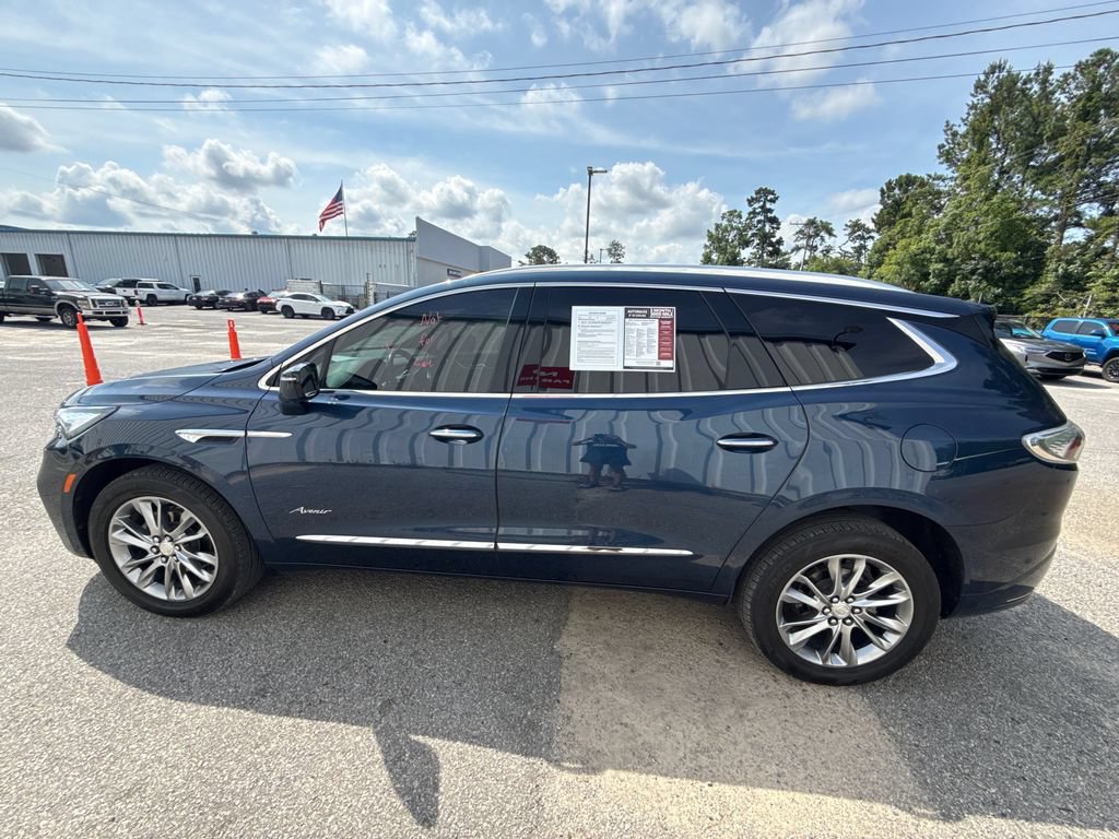 Used 2022 Buick Enclave Avenir w/ Avenir Technology Package FWD image 5