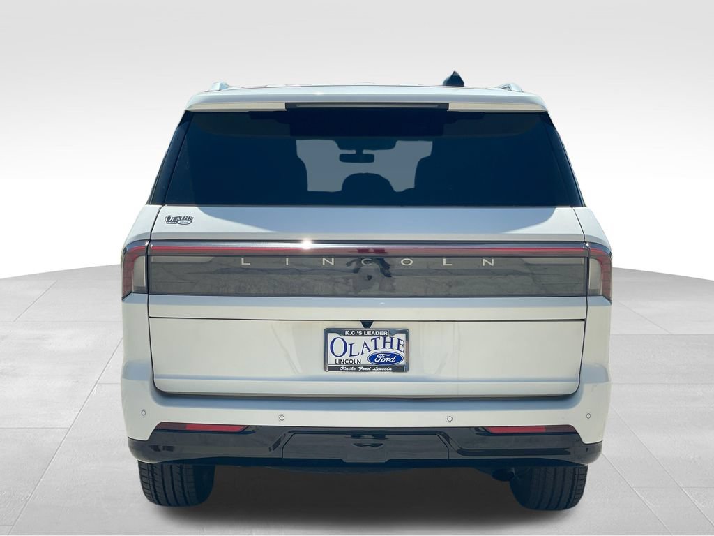 New 2026 Lincoln Navigator Reserve AWD/4WD image 4