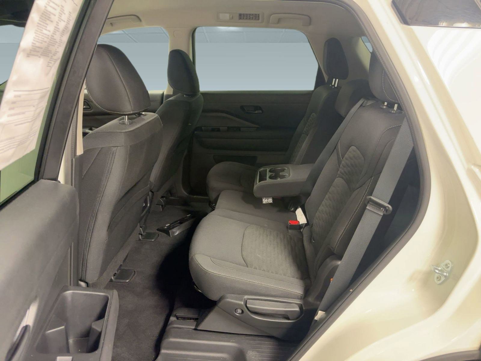 Used 2025 Nissan Pathfinder SV image 14