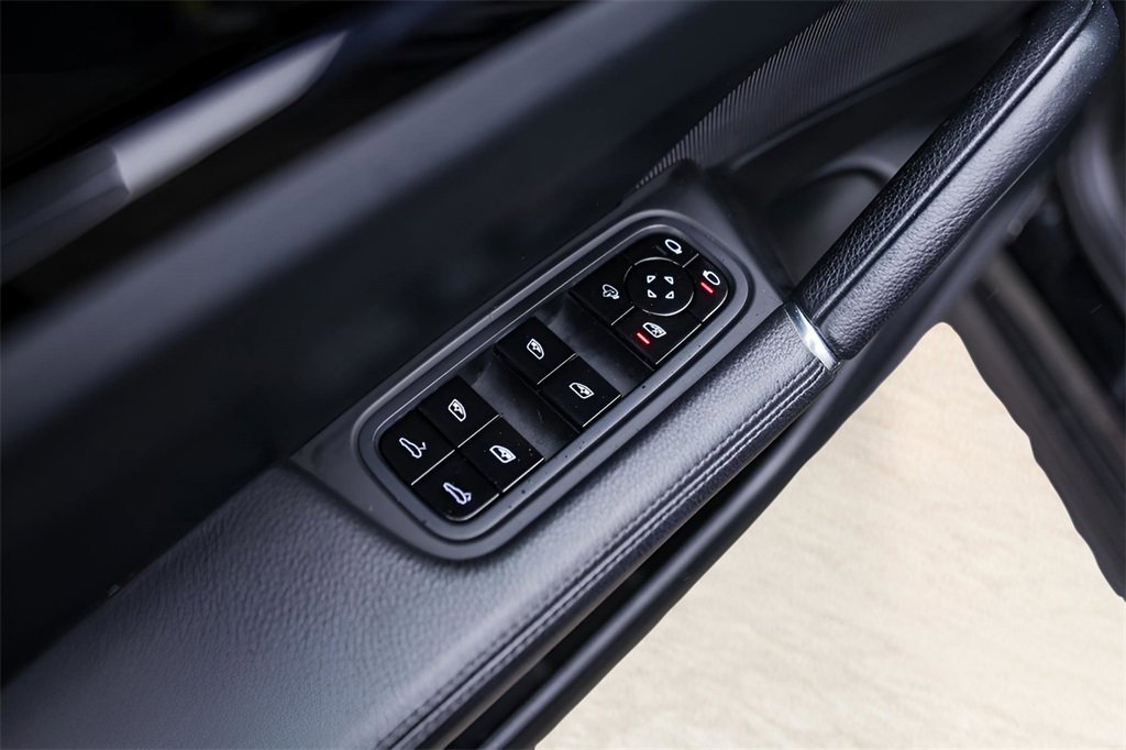 Used 2020 Porsche Cayenne S image 29