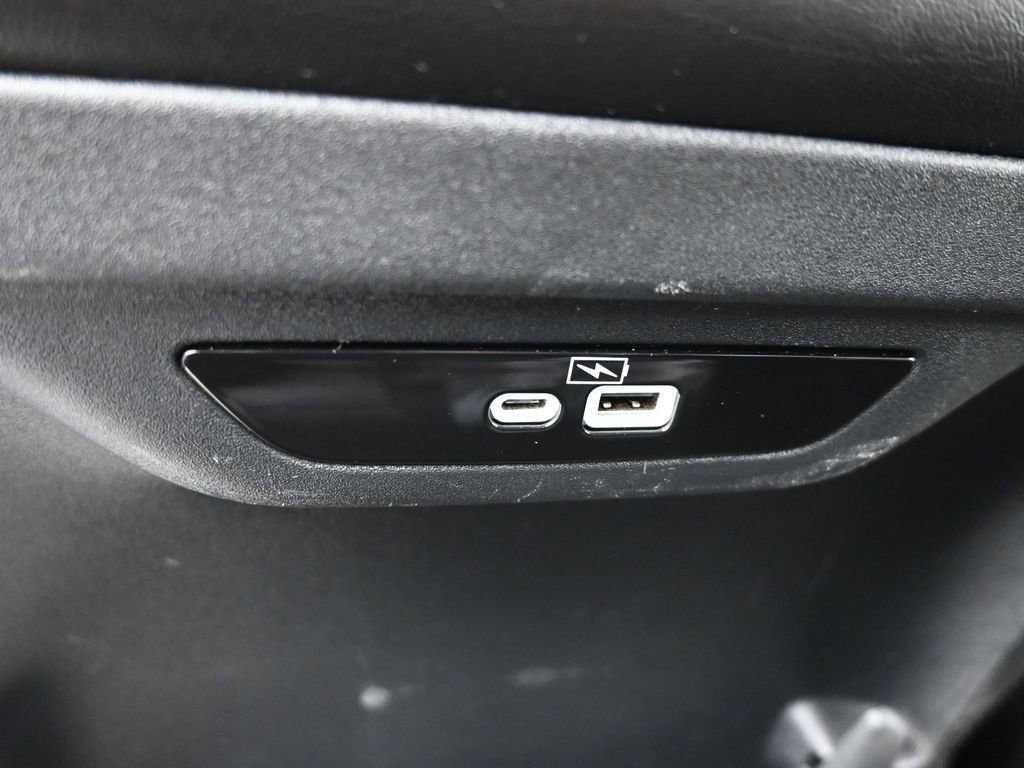 Used 2023 Chrysler Pacifica Touring-L image 34