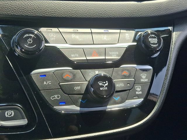 Used 2025 Chrysler Pacifica Select FWD image 15