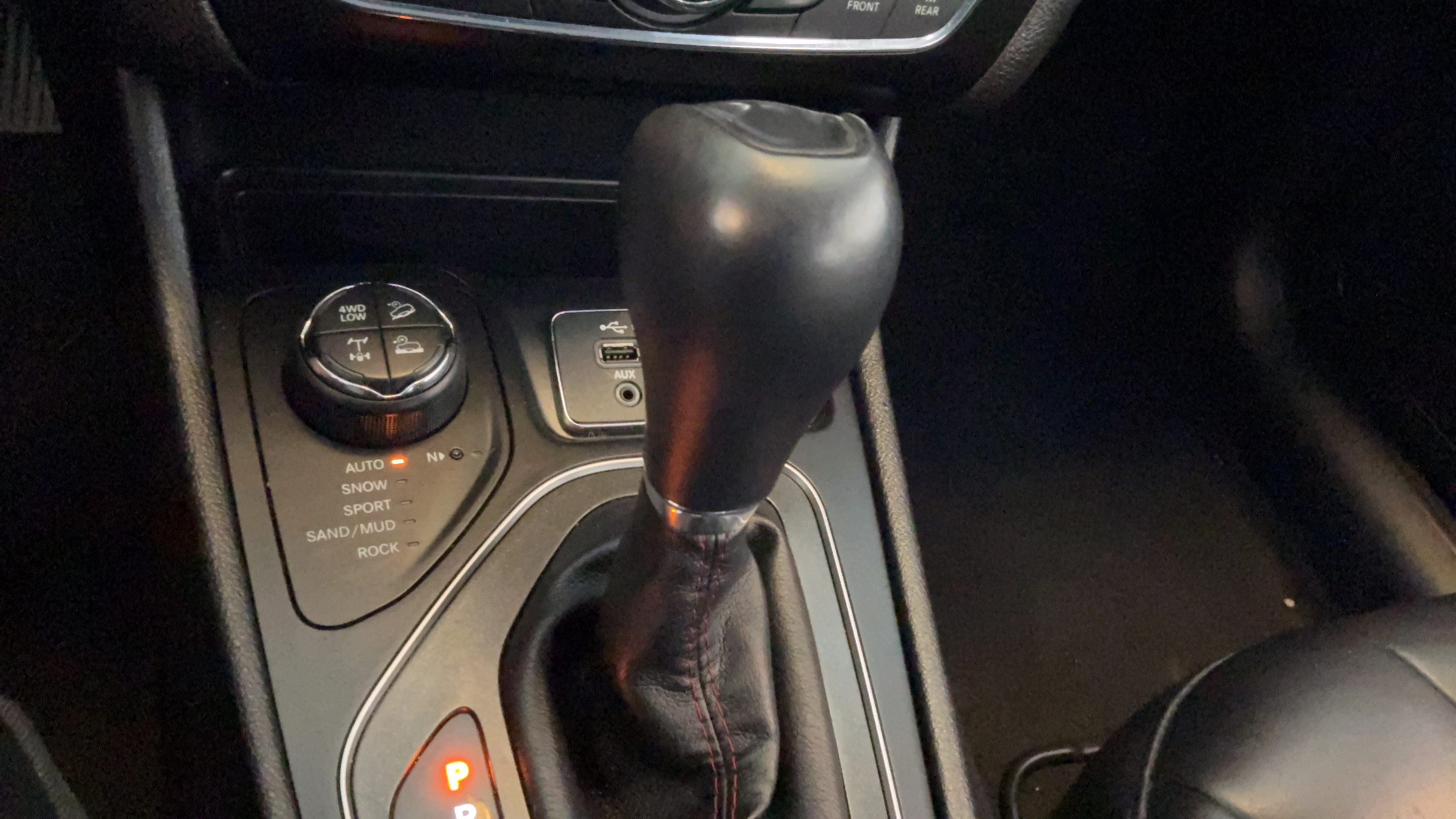 Used 2019 Jeep Cherokee Trailhawk AWD/4WD image 17