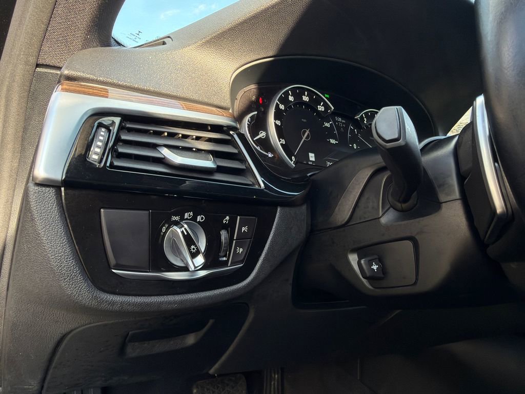 Used 2019 BMW 530i xDrive image 33