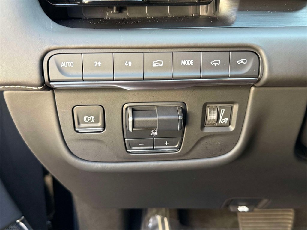 Used 2024 Cadillac Escalade ESV Sport Platinum w/ LPO, ONYX Package image 31