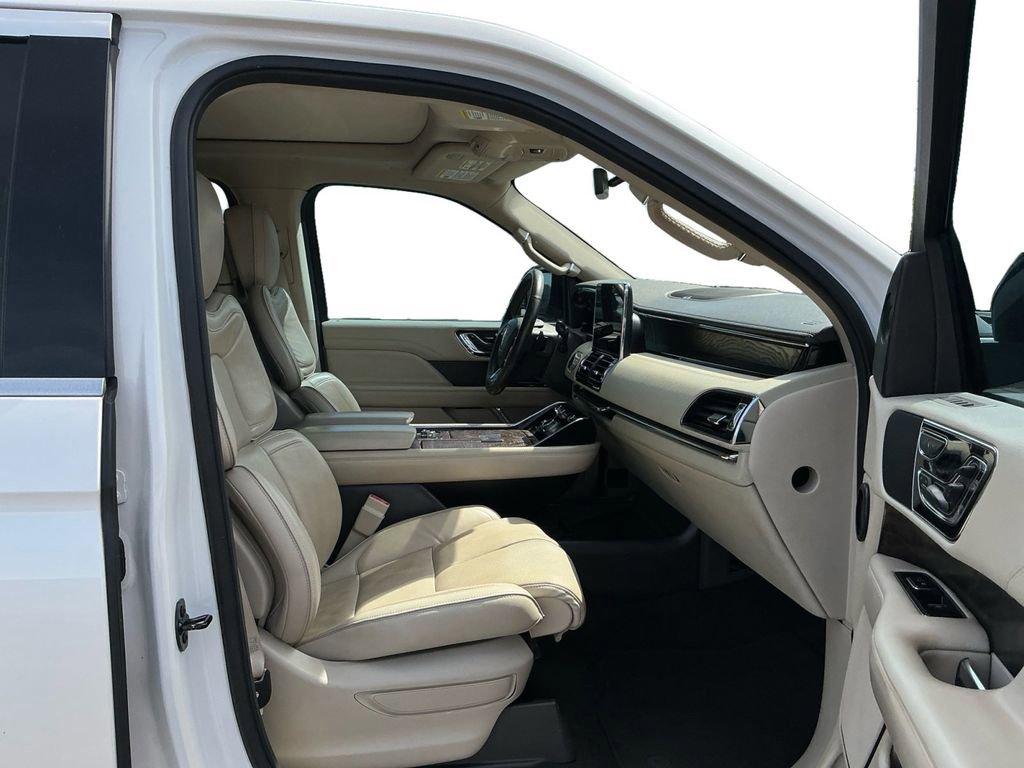 Used 2018 Lincoln Navigator Reserve image 22