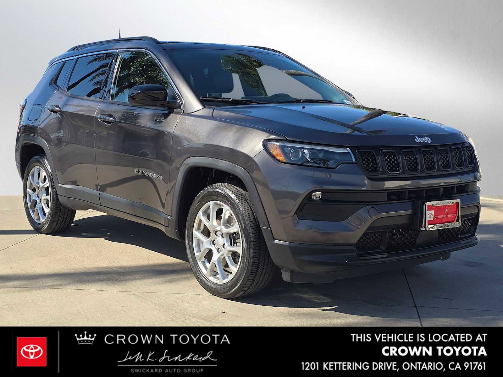 Used 2023 Jeep Compass Latitude w/ Sun and Sound Group image 1