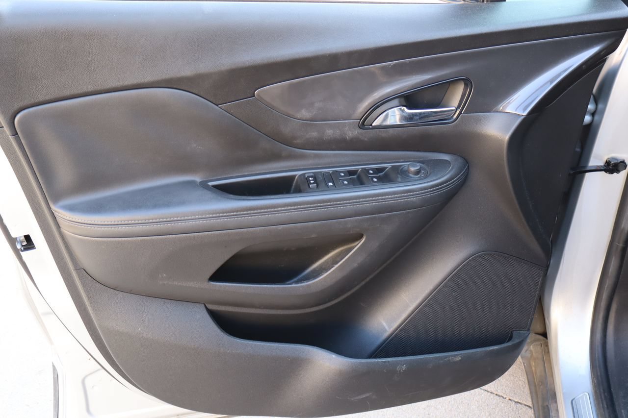 Used 2020 Buick Encore Preferred FWD image 17